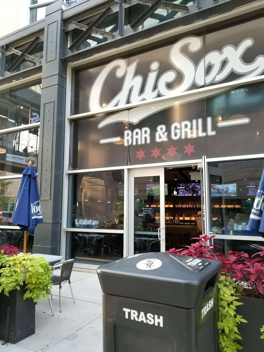 ChiSox Bar & Grill | 320 W 35th St, Chicago, IL 60616, USA | Phone: (312) 674-5860