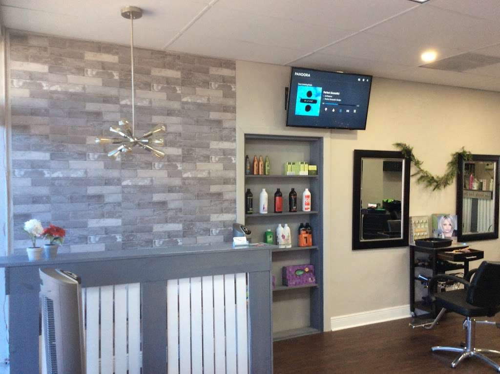 Attractive Hair Salon | 2870 NE 17th Ave, Pompano Beach, FL 33064 | Phone: (954) 782-4404