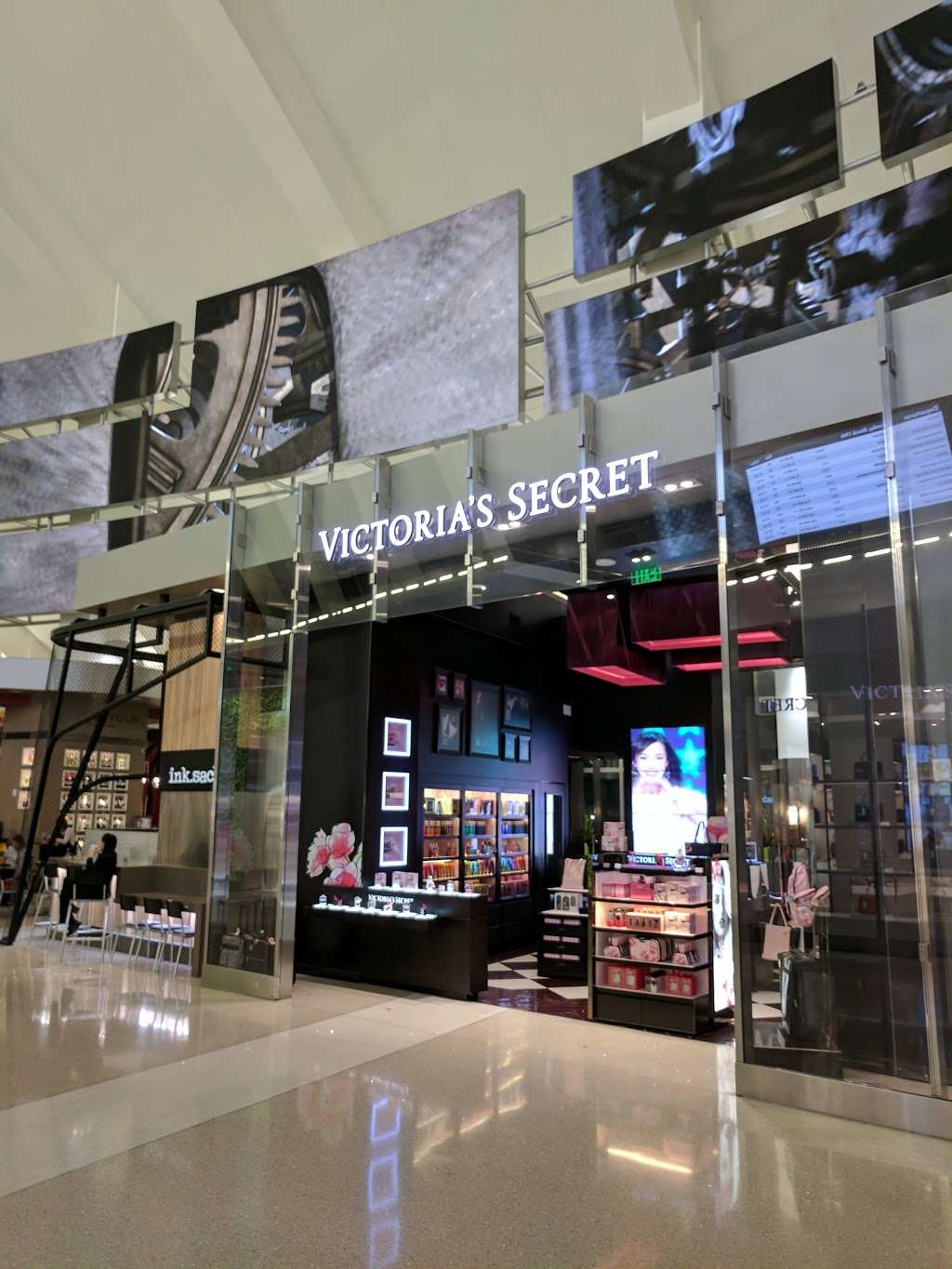 Victorias Secret | 380 World Way, Los Angeles, CA 90045, USA | Phone: (424) 800-2355