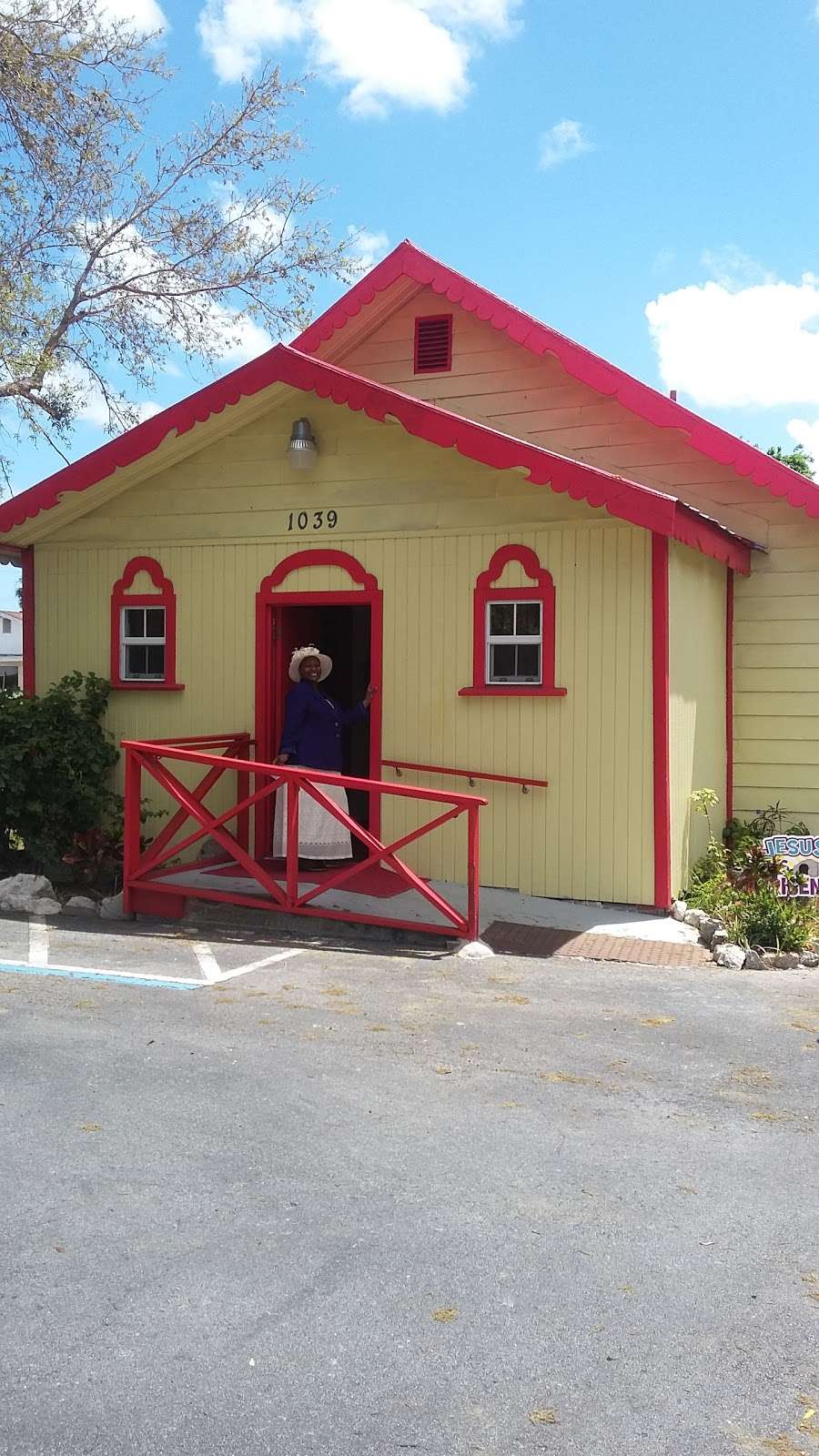 Mt. Calvary Pentecostal Loving Church | 1039 Peachtree St, Cocoa, FL 32922, USA