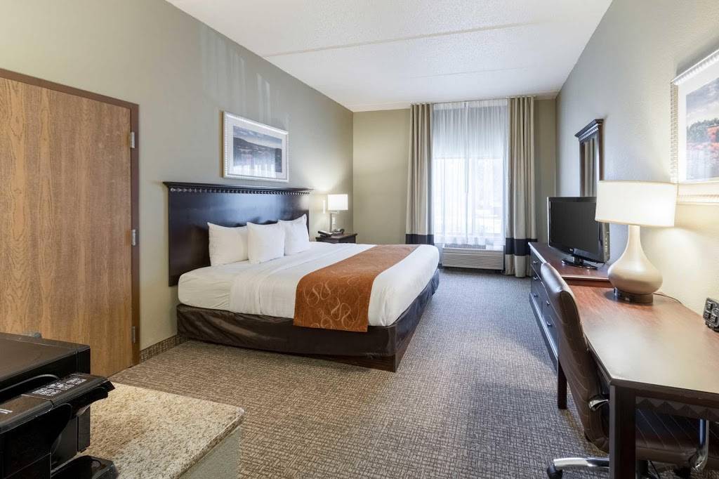 Comfort Suites Austin Airport | 7501 E Ben White Blvd, Austin, TX 78741 | Phone: (512) 386-6000