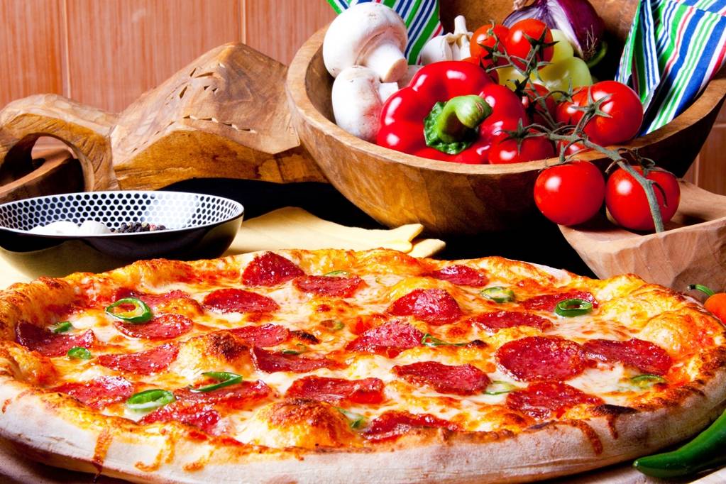 Red Tomato Pizzeria | 1327 Chain Bridge Rd, McLean, VA 22101, USA | Phone: (703) 748-6969