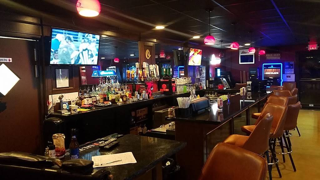 Golden Que Billiards And Sports Bar | 807 S 21st St, Council Bluffs, IA 51501, USA | Phone: (712) 256-6066