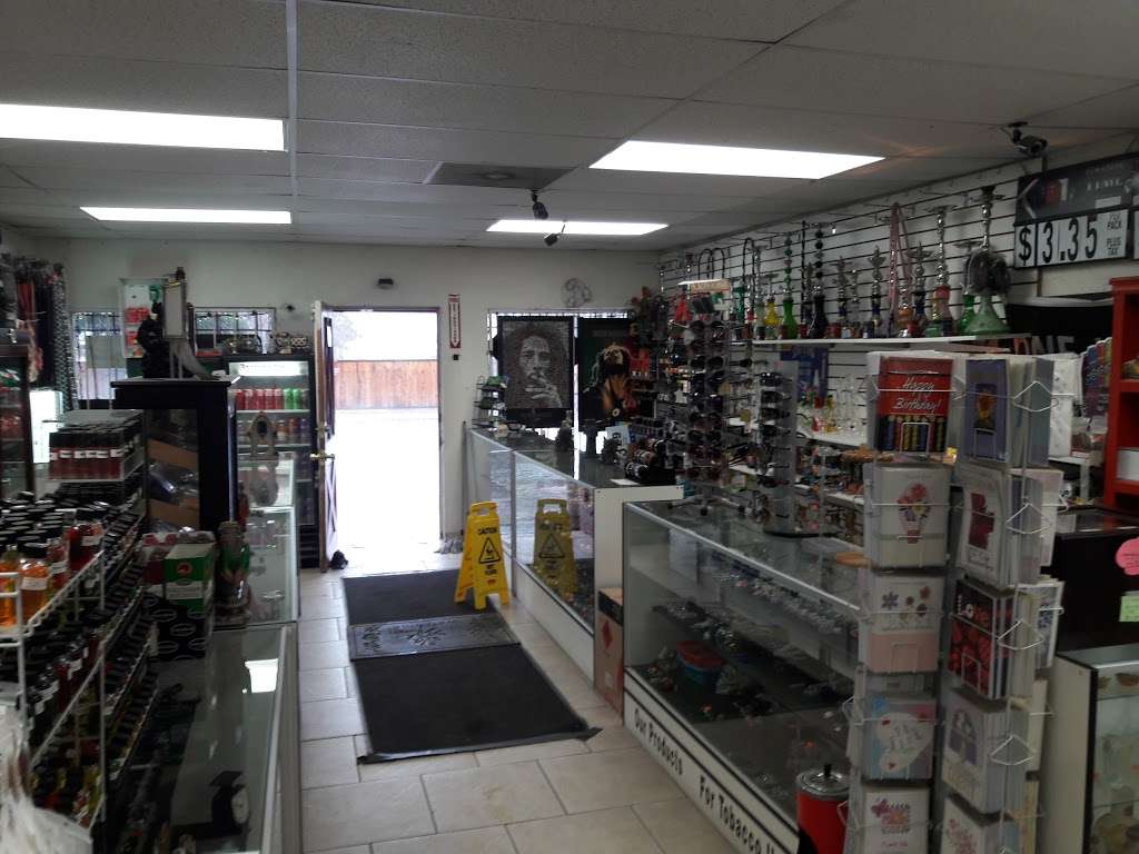 Smokes & Gear | 620 Indian Hills Cir Suite D, Perris, CA 92570, USA | Phone: (951) 471-9427