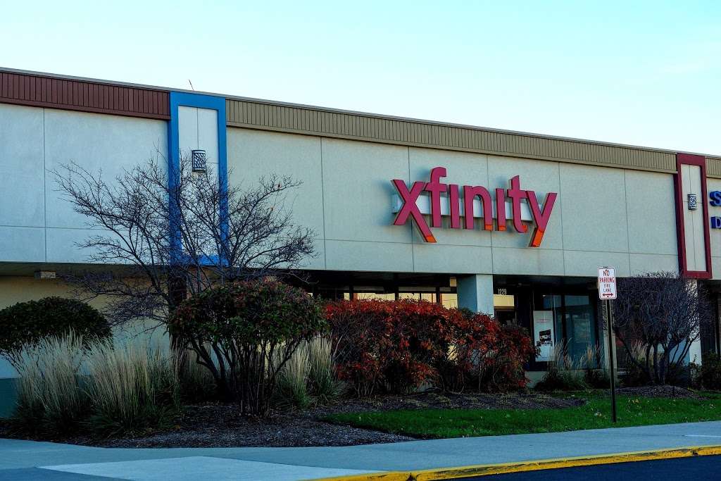 Xfinity Store by Comcast | 1229 E Golf Rd, Schaumburg, IL 60173, USA | Phone: (800) 934-6489