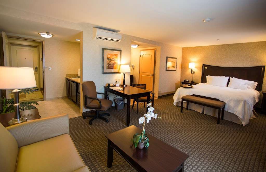 Hampton Inn & Suites Oakland Airport - Alameda | 1700 Harbor Bay Pkwy, Alameda, CA 94502 | Phone: (510) 521-4500