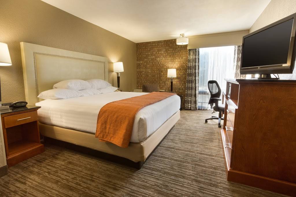 Drury Inn & Suites Austin North | 6711 N Interstate Hwy 35 North, Austin, TX 78752 | Phone: (512) 467-9500