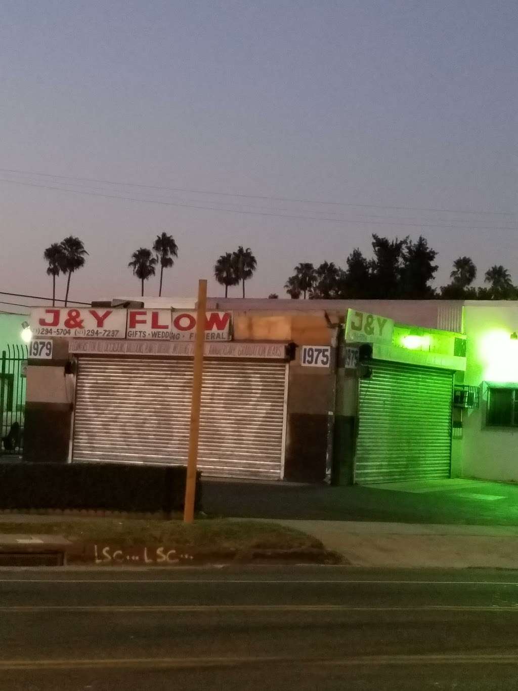 J & Y Flowers & Gifts | 1975 W Slauson Ave, Los Angeles, CA 90047, USA | Phone: (323) 294-5704