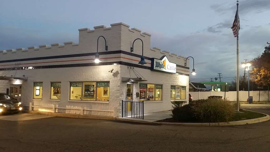 White Castle | 310 Bergen Turnpike, Little Ferry, NJ 07643, USA | Phone: (201) 641-7552