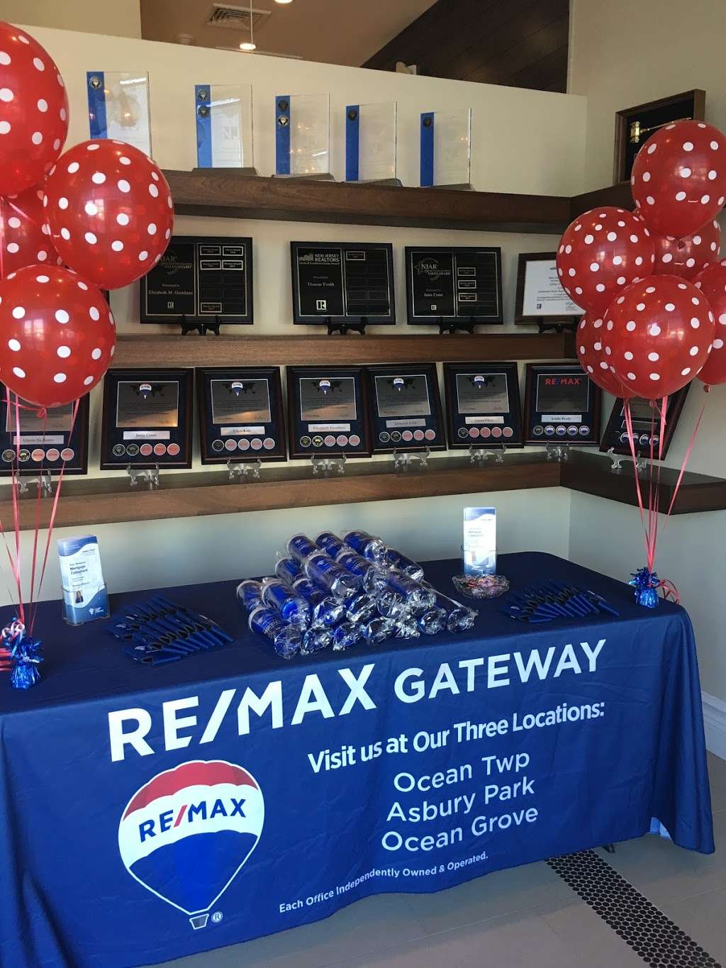 RE/MAX Gateway | 1709 NJ-35, Oakhurst, NJ 07755, USA | Phone: (732) 695-1600