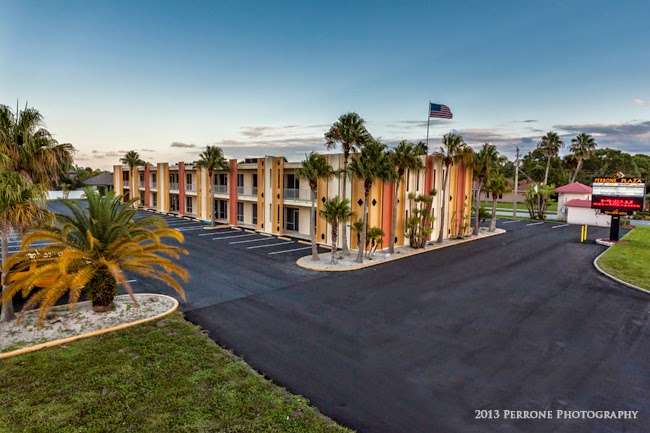 Perrone Plaza | 2460 N Courtenay Pkwy, Merritt Island, FL 32953, USA | Phone: (321) 454-3393