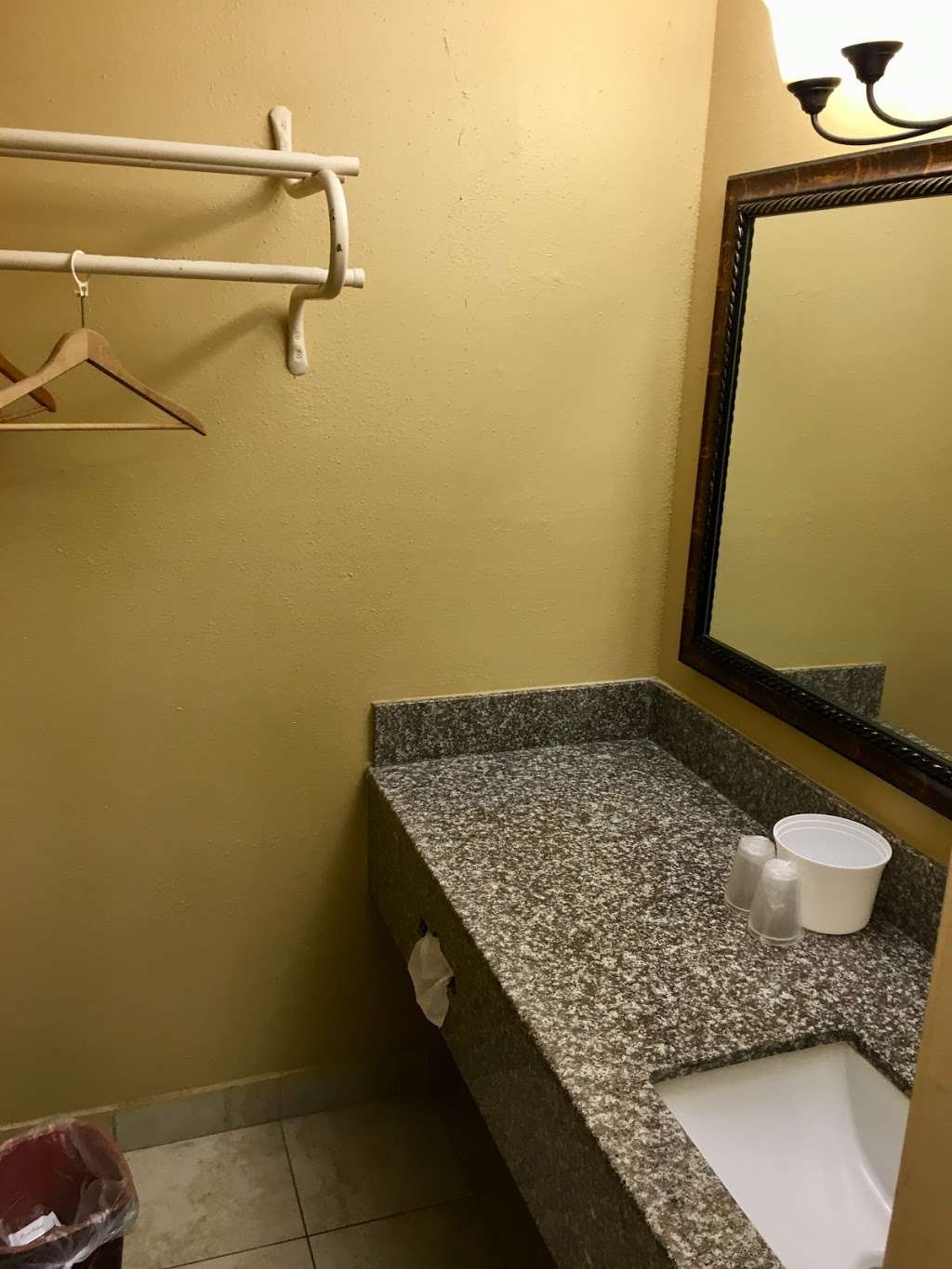 Executive Inn | 217 Waller Ave, Brookshire, TX 77423, USA | Phone: (281) 934-3122