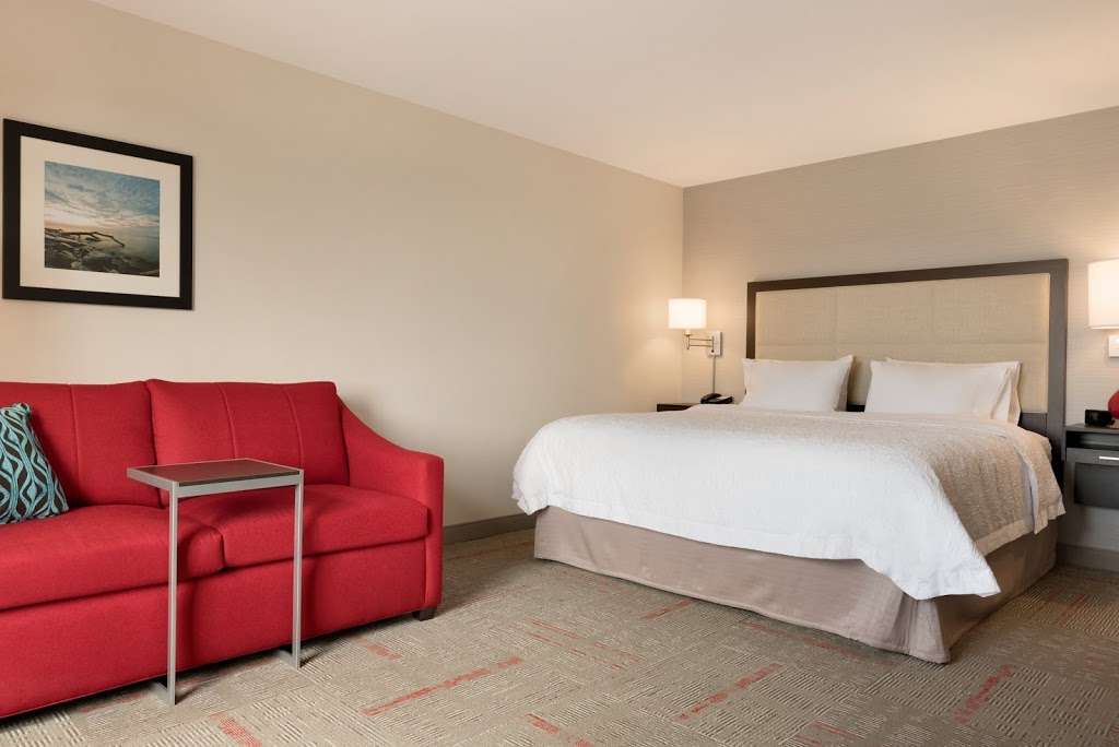 Hampton Inn & Suites Kenosha | 7300 125th Ave, Kenosha, WI 53142, USA | Phone: (262) 358-9800