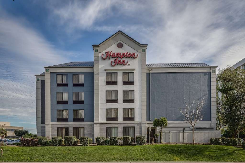 Hampton Inn San Francisco-Airport | 300 Gateway Blvd, South San Francisco, CA 94080, USA | Phone: (650) 876-0200