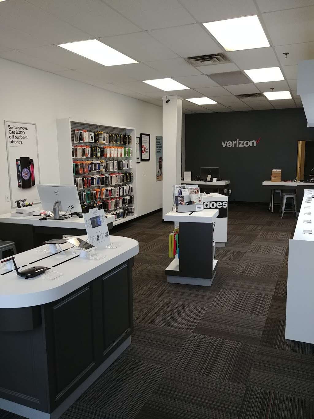 Verizon Authorized Retailer, MBA Wireless (Eltingville) | 4348 Amboy Rd, Staten Island, NY 10312, USA | Phone: (718) 689-0230