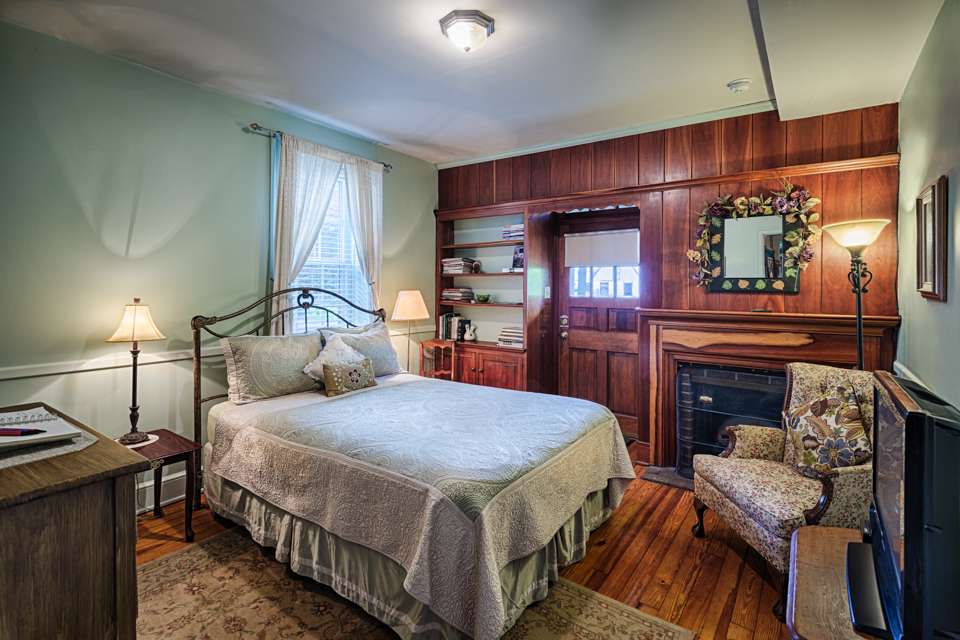 Lightner Farmhouse B&B | 2350 Baltimore Pike, Gettysburg, PA 17325 | Phone: (717) 337-9508