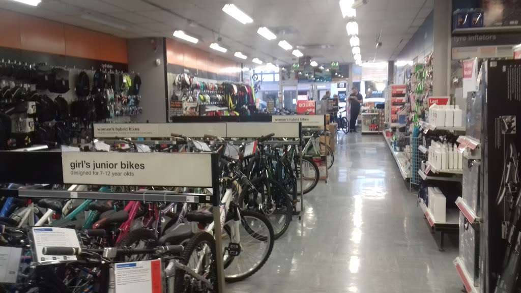 Halfords - Kingston Upon Thames Store | 27 Thames St, Kingston upon Thames KT1 1PH, UK | Phone: 020 8546 0851