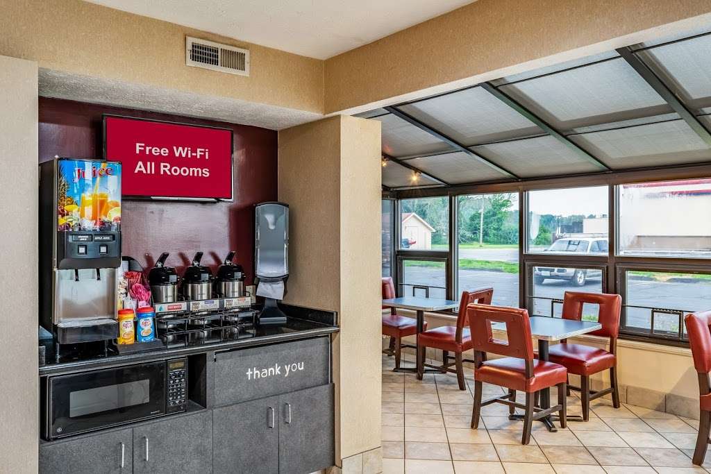 Red Roof Inn Columbus - Taylorsville | 10330 US-31, Taylorsville, IN 47280 | Phone: (812) 526-9747