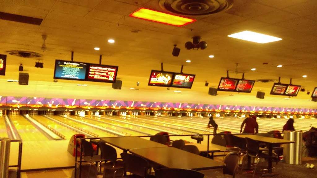 AMF Forest Lanes | 7700 47th St, Lyons, IL 60534, USA | Phone: (708) 447-7547