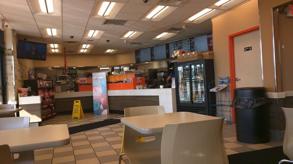 Dunkin Donuts | 201 S Dupont Hwy, New Castle, DE 19720, USA | Phone: (302) 322-6565