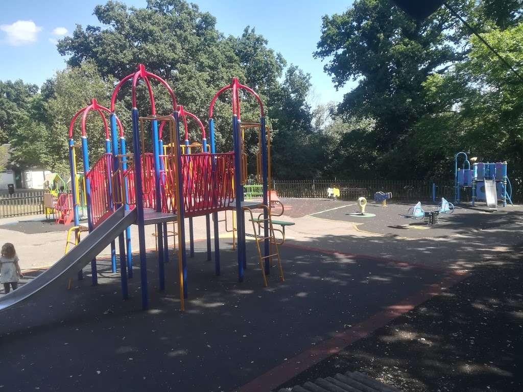 Local Park | 201 Edgwarebury Ln, Edgware HA8 8QJ, UK