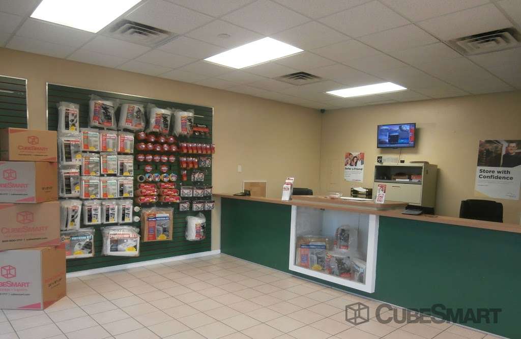 CubeSmart Self Storage | 1830 E Irlo Bronson Memorial Hwy, Kissimmee, FL 34744, USA | Phone: (407) 343-9384