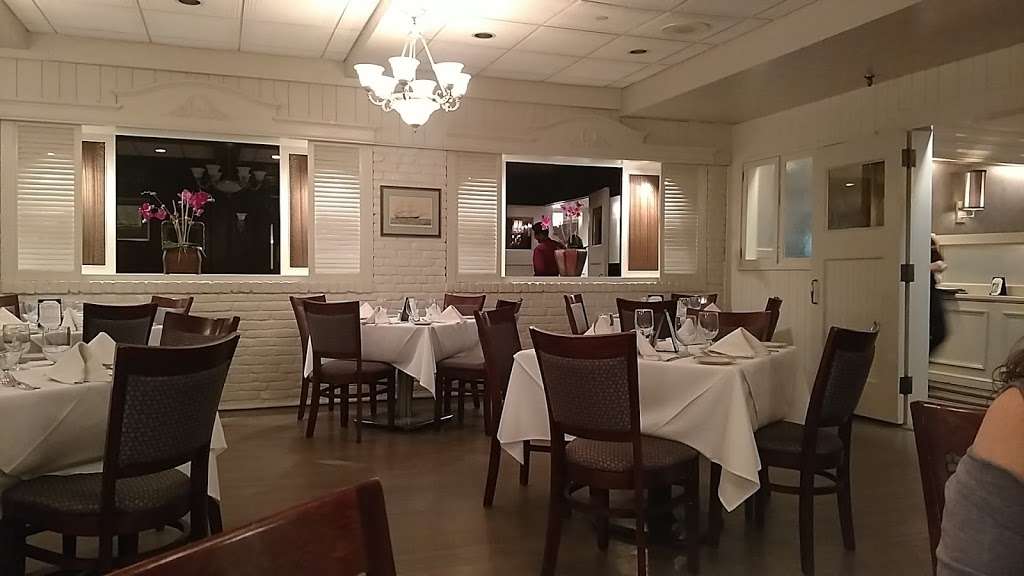 The Jolly Fisherman & Steak House | 25 Main St, Roslyn, NY 11576 | Phone: (516) 621-0055