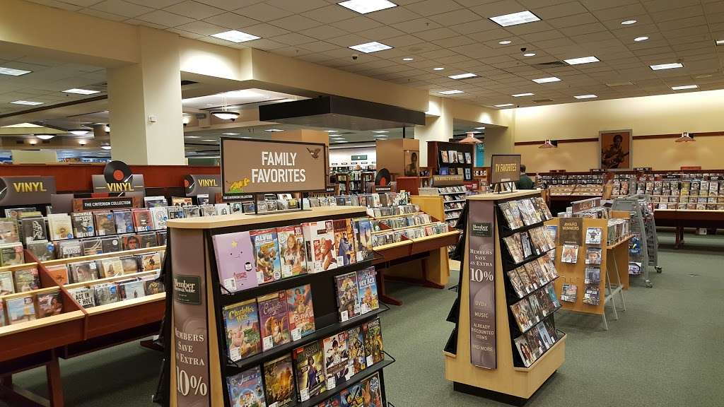 Barnes & Noble | 19120 East 39th Street South, Commons, Independence, MO 64057, USA | Phone: (816) 795-9878