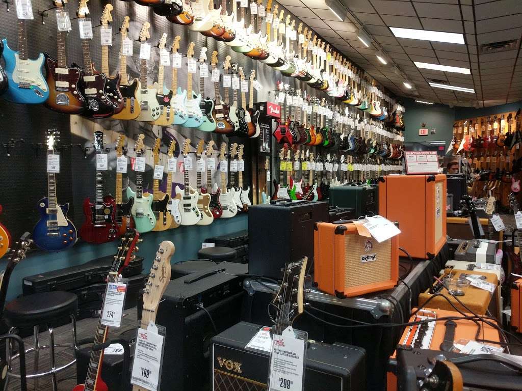 Guitar Center | 8 Garet Pl, Commack, NY 11725, USA | Phone: (631) 858-2388