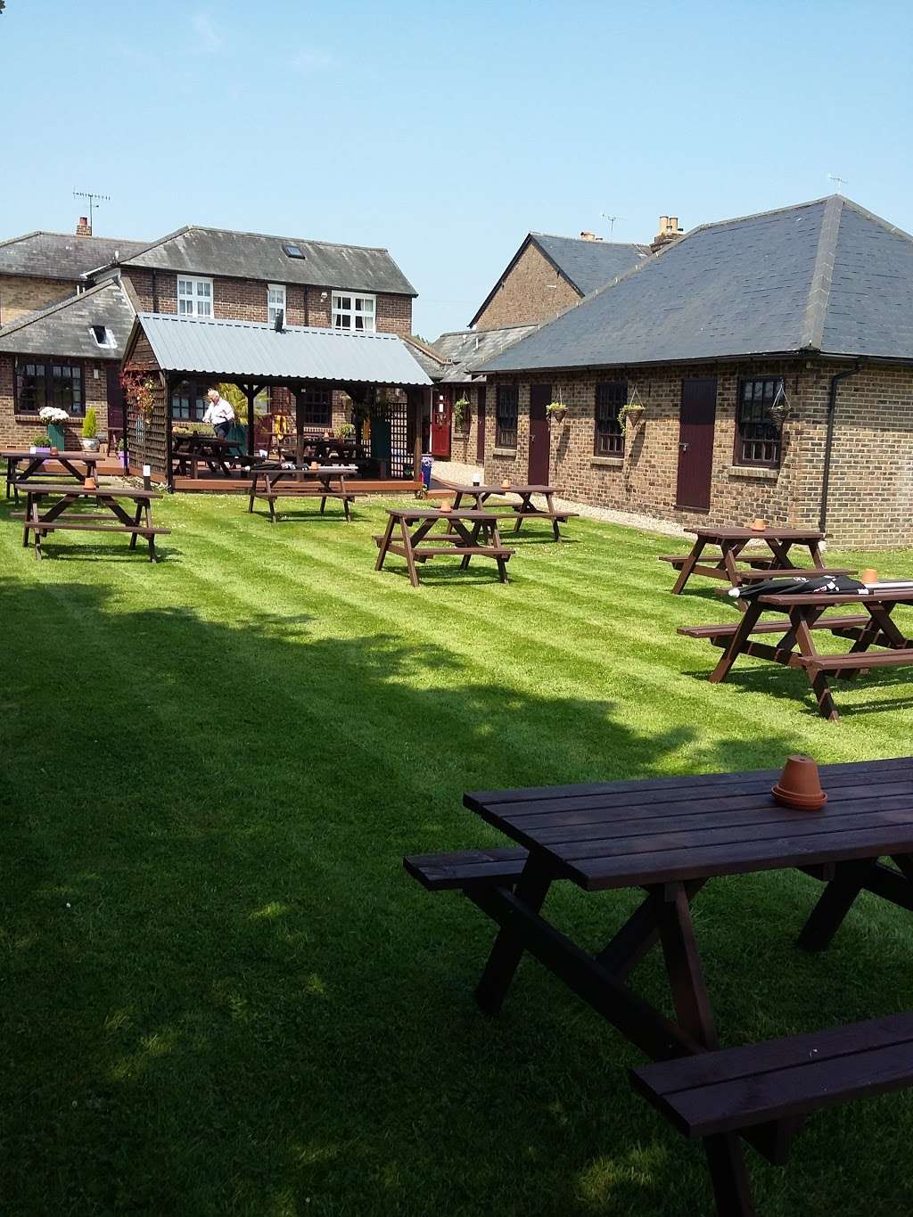 Three Horseshoes Inn Sidlow | Ironsbottom, Sidlow, Reigate RH2 8PT, UK | Phone: 01293 862315