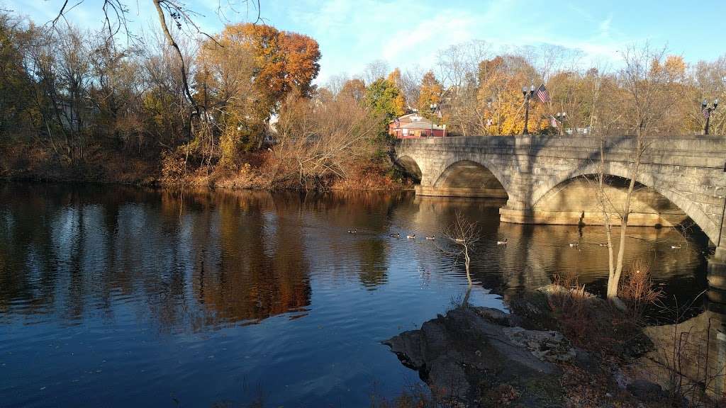 Chocolate Mill Overlook Park | 648-650 Roosevelt Ave, Pawtucket, RI 02860, USA