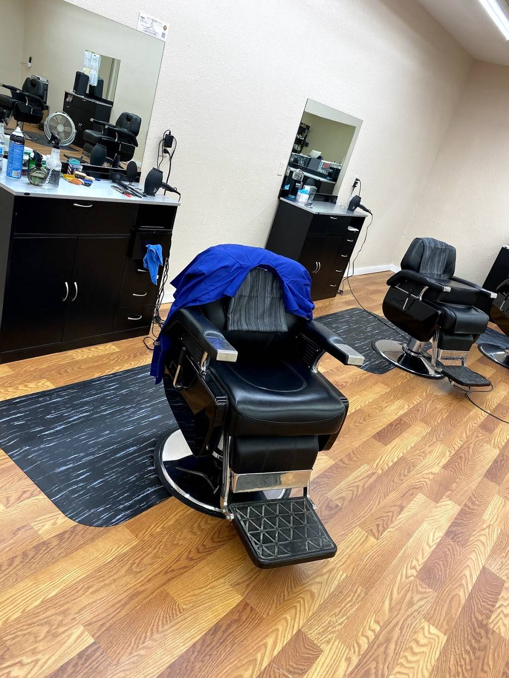 All in one Barber & Vape shop | 101 S St Cloud Ave Suite A, Valrico, FL 33594, USA | Phone: (813) 654-4777