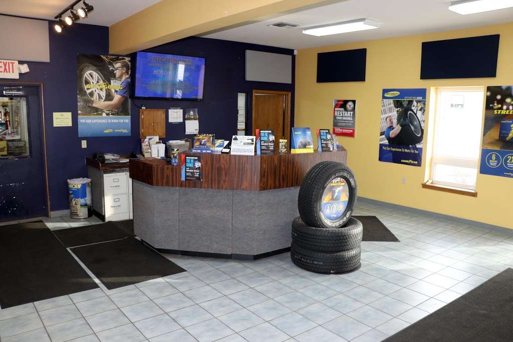 Richlonns Tire & Service Centers | 2480 W Sunset Dr, Waukesha, WI 53189, USA | Phone: (262) 542-9799