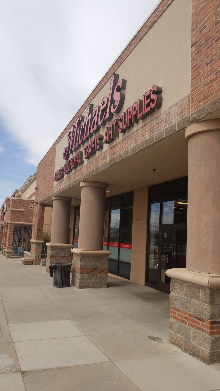 Michaels | 9565 E County Line Rd, Englewood, CO 80112, USA | Phone: (303) 708-1411