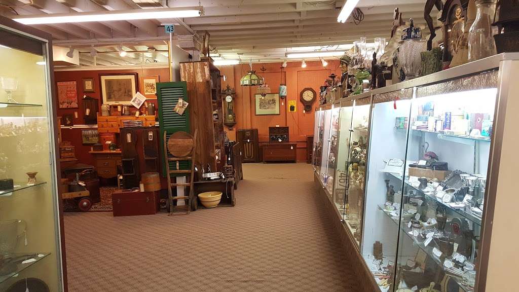 Golden Lane Antique and Art Gallery | 11 N Water St, New Oxford, PA 17350, USA | Phone: (717) 624-3800