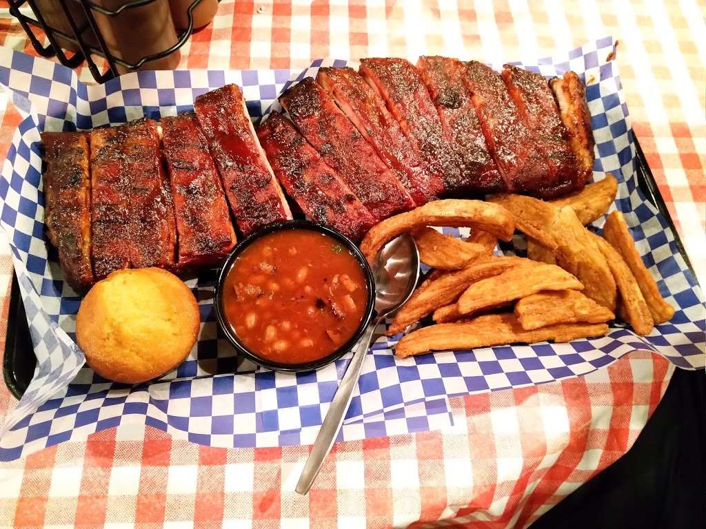 Famous Daves Bar-B-Que | 1443 US-22, Mountainside, NJ 07092, USA | Phone: (908) 232-5619