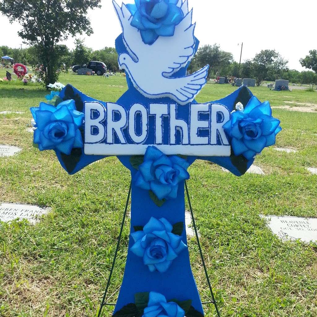 First Memorial Park Cemetery | 20567 TX-16, Von Ormy, TX 78073 | Phone: (210) 624-2840