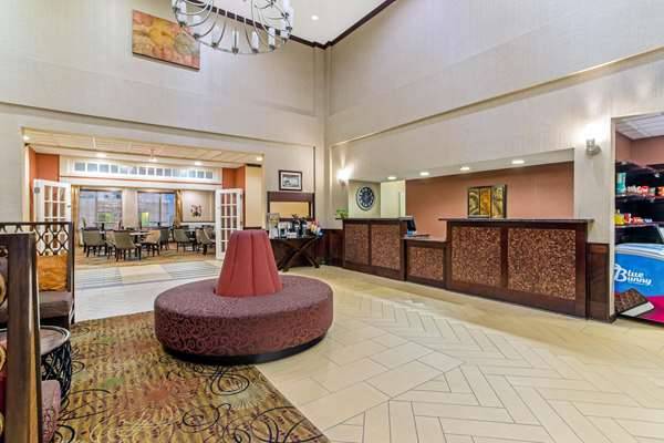 La Quinta Inn & Suites by Wyndham Burleson | 225 E Alsbury Blvd, Burleson, TX 76028, USA | Phone: (817) 447-6565