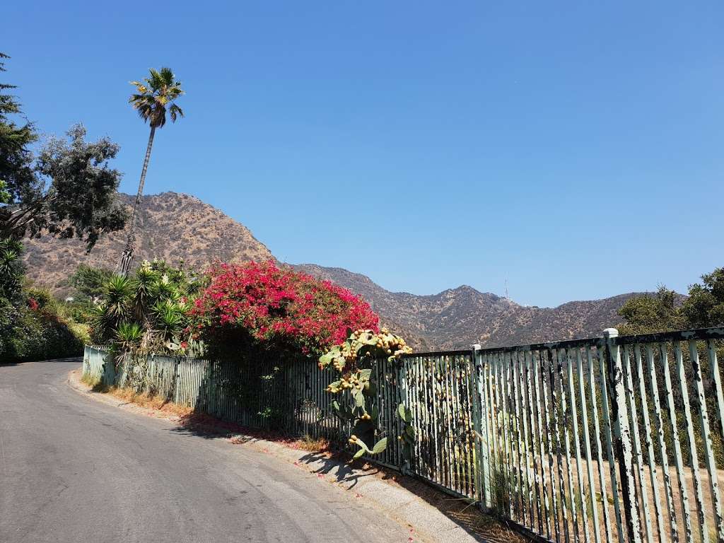 Starting point of Wisdom Tree Hike | Lake Hollywood Dr, Los Angeles, CA 90068, USA