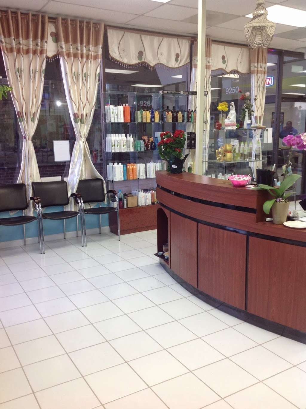 D New Look Hair Salon, 9256 Old Keene Mill Rd, Burke, VA 22015, USA