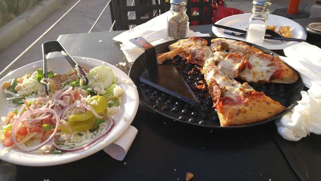 Ginas Pizza & Pastaria | 610 N Coast Hwy #106, Laguna Beach, CA 92651 | Phone: (949) 497-4421