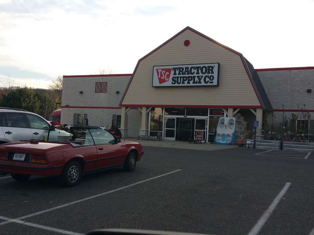 Tractor Supply Co. | 204 Danbury Rd, New Milford, CT 06776, USA | Phone: (860) 350-3390