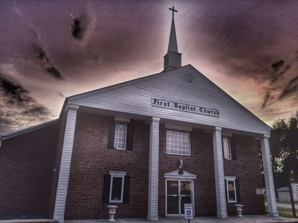 First Baptist Church | 306 N 9th St, Elwood, KS 66024 | Phone: (913) 365-5003