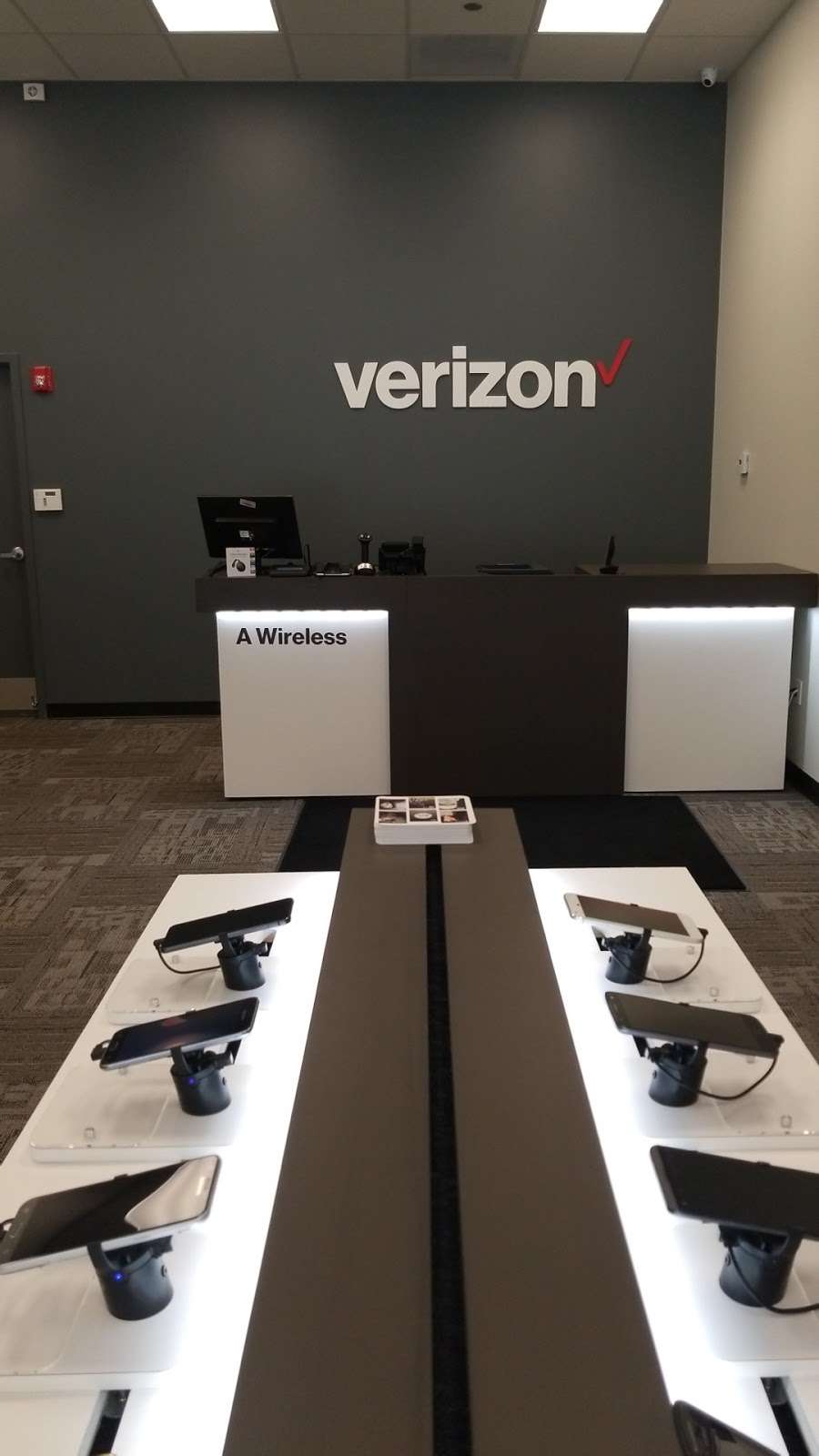 Verizon Authorized Retailer – Victra | 421 US-45 Suite 100, Lindenhurst, IL 60046, USA | Phone: (224) 444-6264