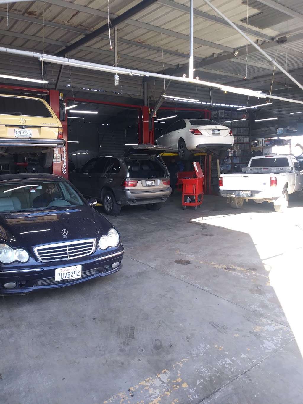 Mercedes Garage | Paseo Playas de Tijuana 3163, Playas, Costa Hermosa, 22506 Tijuana, B.C., Mexico | Phone: 664 630 1708