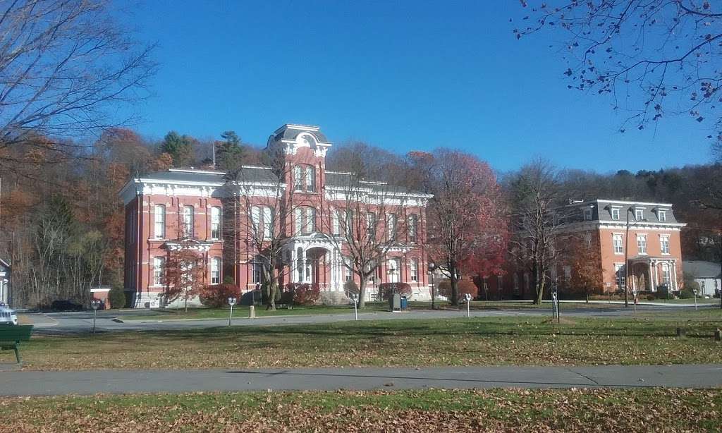 Wayne County Courthouse | 925 Court St, Honesdale, PA 18431, USA | Phone: (570) 253-5970