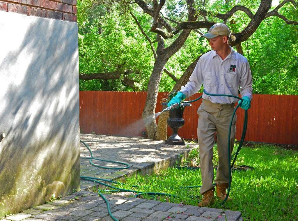 Bulwark Exterminating | 10900 Brittmoore Park Drive #D, Houston, TX 77041, USA | Phone: (281) 668-4930