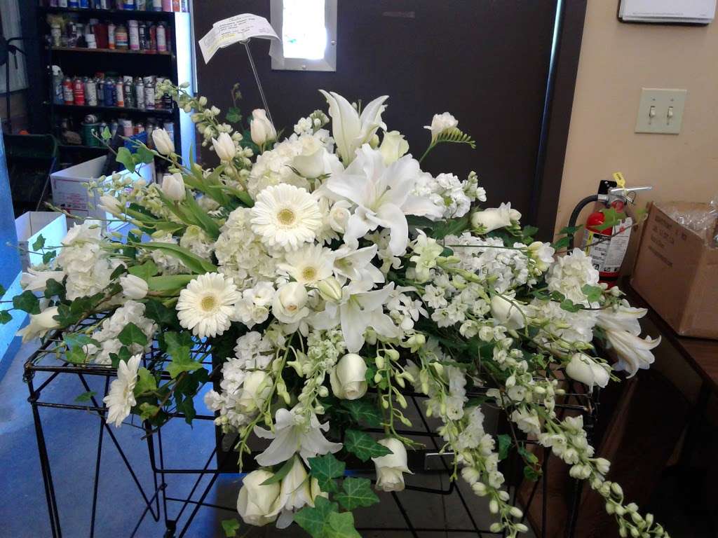 Teefey Flowers | 9716 Holmes Rd, Kansas City, MO 64131 | Phone: (816) 444-7700