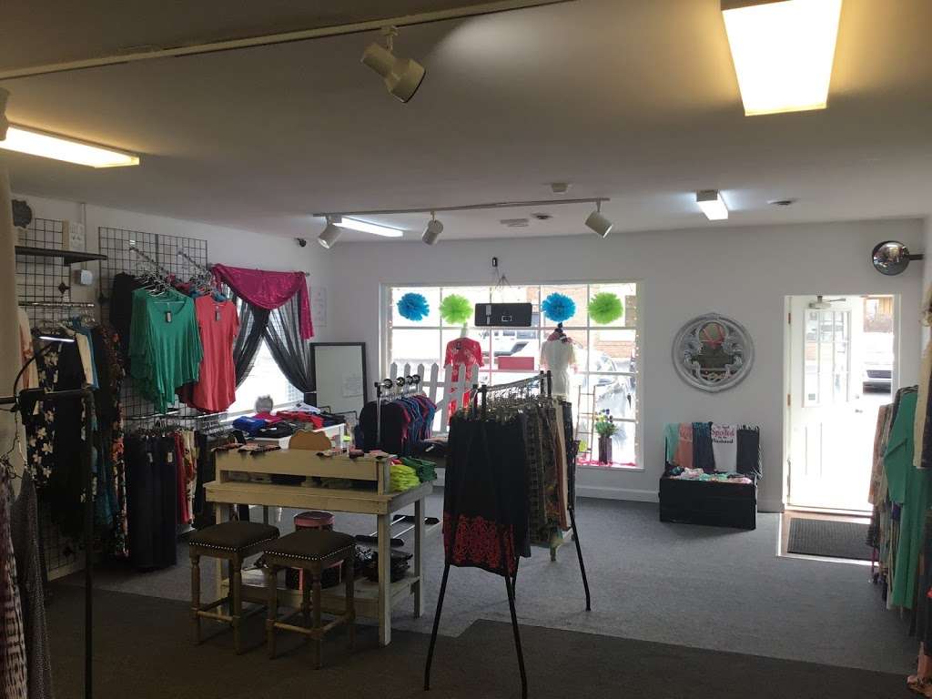 Holts Fashion Boutique | 2611 Central Ave #5, Columbus, IN 47201, USA | Phone: (812) 799-0823