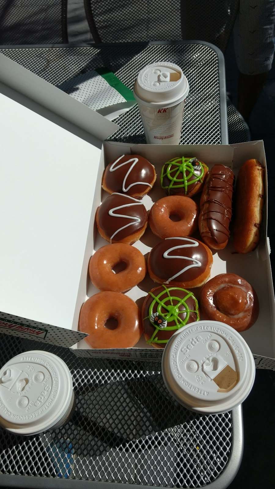 Krispy Kreme Doughnuts - cafe  | Photo 9 of 10 | Address: 25802 El Paseo Avenue, Mission Viejo, CA 92691, USA | Phone: (949) 348-8900